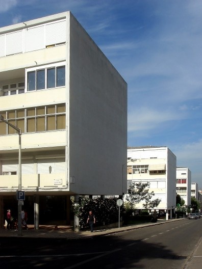 Conjunto Habitacional Bairro das Estacas, Ruy Jervis D’Athouguia e Sebastião Formosinho Sanchez, 1949-1955, Lisboa