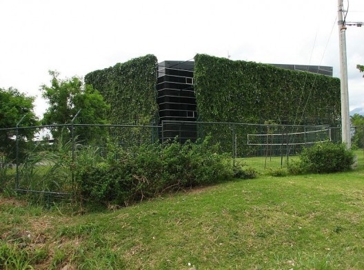 Bruno Stagno - edifício de escritórios Pérgola (2003/2004) – O arquiteto trabalha com a arquitetura dos trópicos como “uma resposta regional às condicionantes culturais, sociais, geográficas e ecológicas daquela área da América Central”. Neste edifício as
