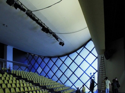 Teatro Popular Oscar Niemeyer, interior da fachada sudeste, Niterói RJ