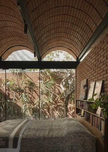 Casa Intermedia, Assunção, Paraguai, 2021. Arquitetos Horacio Cherniavsky, Viviana Pozzoli, Gabriela Ocampos, Franco Pinazzo e Rolph Vuyk (autores) / Equipo de Arquitectura
