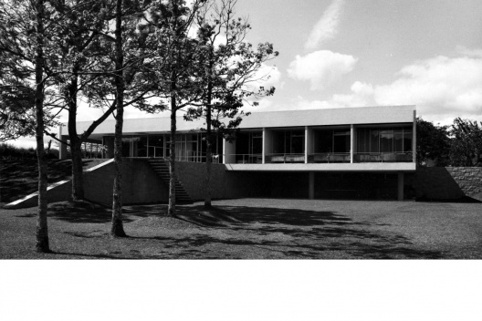 Residência Carlos Curt Zadrozny, Blumenau, 1960. Arquiteto Hans Broos