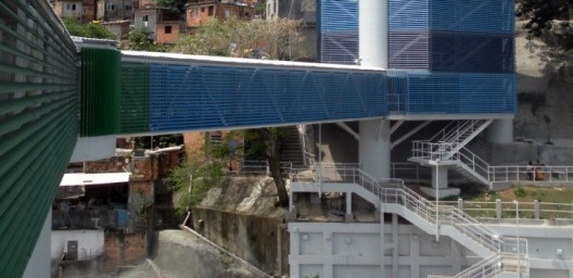 Passarela na favela do Cantagalo