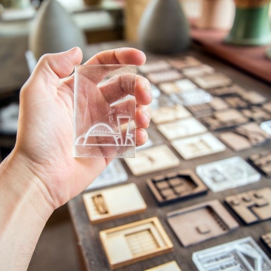 Peças cerâmicas confeccionadas na Cerâmica Saramenha, Ouro Preto, por alunos da UFMG e da UTexas