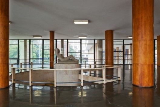 Ministério da Educação e Saúde Pública, Rio de Janeiro, 1936-1945. Arquitetos Lúcio Costa, Oscar Niemeyer, Affonso Eduardo Reidy, Jorge Moreira, Carlos Leão e Ernani Vasconcellos