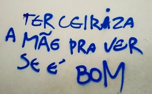 Pixação no edifício da FAU UFRJ