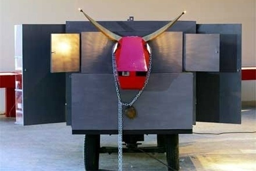 Grande Vaca Mecânica. Exposição “Lina Bo Bardi, arquitetto”. Ca´Pesaro, Bienal de Veneza, 2004.