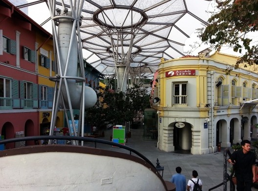 Requalificação de ruas para ventilação e proteção da chuva, Clarke Quay, Cingapura