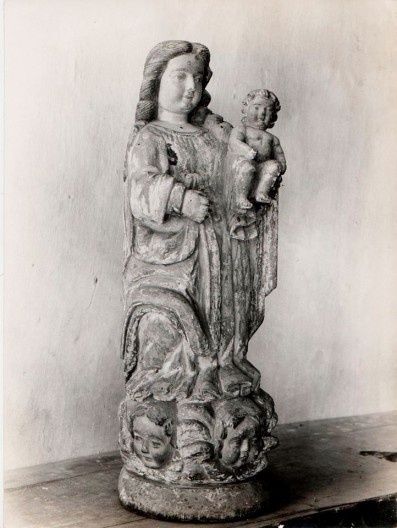 Estátua de Nsª Srª do Rosário, madeira policromada, roubada da capela Santo Antônio e hoje recuperada, em foto de 1940