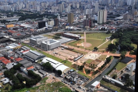 Aflalo & Gasperini Arquitetos e Rosa Grena Kliass Arquitetura Paisagismo. Parque da Juventude, São Paulo, 2007