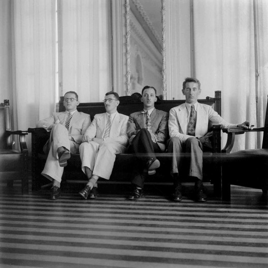 Membros da Missão de Pesquisas Folclóricas, Teatro Santa Izabel, Recife, março 1938. Ladeira, Pacheco, Saia, Braunwieser