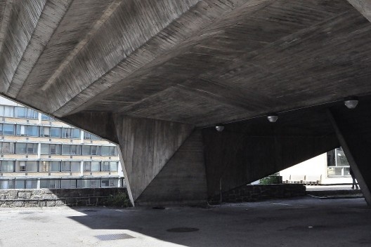 Begrish Hall, fundo da estrutura de concreto, arquiteto Marcel Breuer