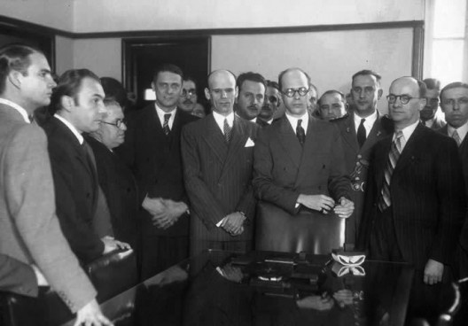 Gustavo Capanema dá posse a Abgar Renaul no Departamento Nacional de Educação, 1938