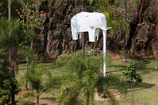 Guto Lacaz, “Ulysses, o elefante biruta”, Parque Pedreira do Chapadão, Campinas, 2014