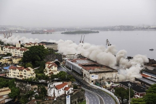 Implosão do Elevado da Perimetral, Rio de Janeiro, 24 nov. 2013