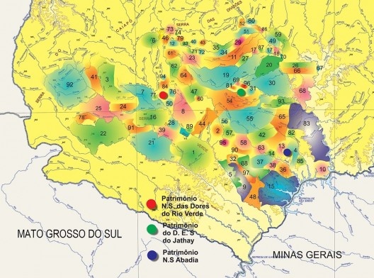 . Localização aproximada das fazendas da Freguesia de Dores do Rio Verde, manchas feitas em cartografia atual, segundo os Registros Paroquiais de Terras produzidos entre 1856-1860
