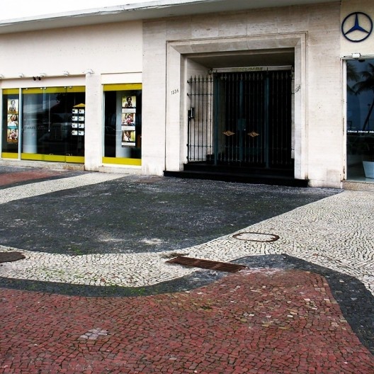 Vinculação dos desenhos de piso com os acessos à arquitetura. Observar problemas de manutenção