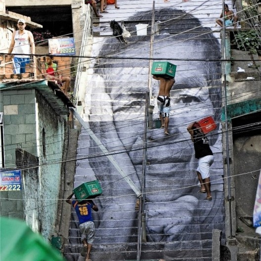 Morro da Providência (detalhe), Série “Inside out”, obra do artista e fotógrafo francês JR, 2008