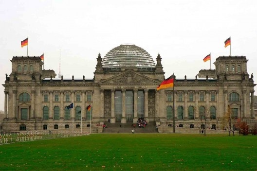 O Reichstag de Berlin com a cúpula de vidro de Norman Foster, 2006