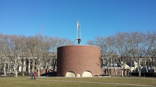 Kresge Chapel, Campus MIT, 1955. Arquiteto Eero Saarinen