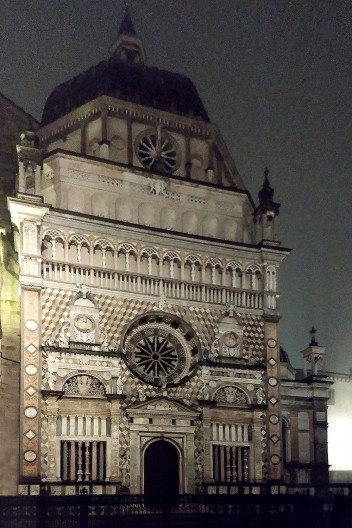 Basilica de Santa Maria Maggiore, portal românico, Bérgamo, Itália