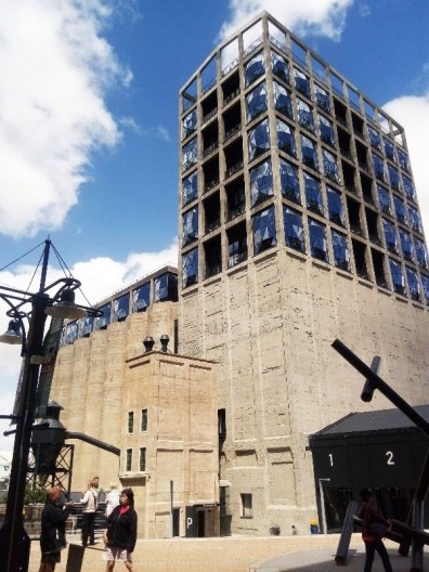 Zeitz, Museu de Arte Africana Contemporânea, Vitoria & Albert Waterfront, Cidade do Cabo. Projeto de conversão do anterior silo em museu pelo Heatherwick Studio, 2017