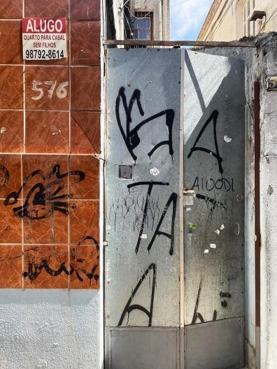 Ensaio "Portas de cortiços paulistanos"
