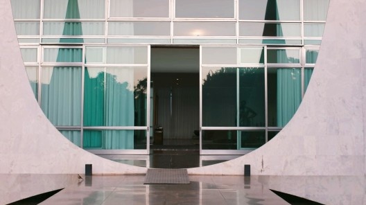 Cena do documentário “Democracia em vertigem”, direção de Petra Costa