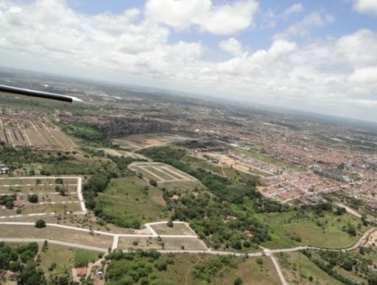 Bordas urbanas. Loteamentos às margens do rio Gramame desprovidos de equipamentos urbanos em João Pessoa