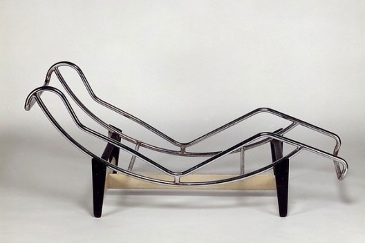 Chaise longue. Le Corbusier, Charlotte Perriand e Pierre Jeanneret, 1928