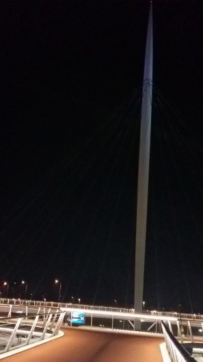 Hovenring a noite, Eindhoven, IPV Delft, março 2015