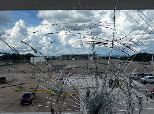 Praça dos Três Poderes e seus palácios após os atentados de 8 de janeiro de 2023