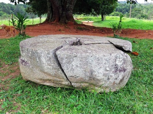 Mó de moinho de trigo existente na casa do Padre Inácio: um testemunho das relações entre arquitetura bandeirista e a economia do trigo no Planalto Paulista