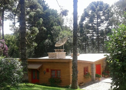 Fachadas frontal e lateral da Casa Armando Ciampolini, Jardim do Embaixador