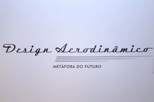 Museu da Casa Brasileira, logotipo da exposição “Design aerodinâmico – Metáfora do futuro”. Curadoria Adélia Borges e Patrícia Fonseca. São Paulo, 21 de abril a 03 de junho de 2018