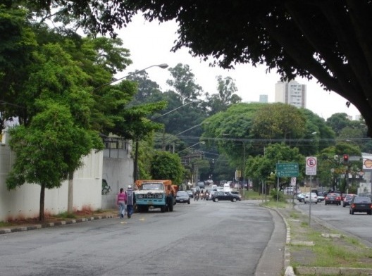 Av. Eng. Luís G. C. Sangirardi, sobre o Pedra Azul
