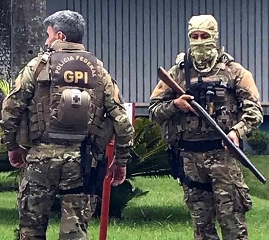 Polícia Federal em ação de condução coercitiva do reitor da UFMG em Belo Horizonte