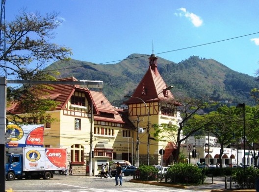 IENF: Vista geral do colégio e da Praça Demerval Barbosa Moreira