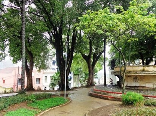 Praça João Clímaco: desenho sinuoso dos caminhos