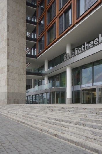 Biblioteca Pública de Amsterdã, Holanda. Jo Coenen & Co Architekten. 2007