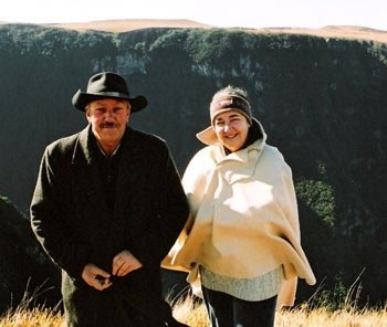 Maria Helena Ferreira Machado, ao lado do \"Seu Domingos\"