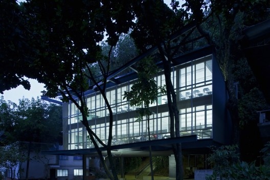 Edifício Beta, Campus da PUC-Rio, Rio de Janeiro. Arquitetos Marcos Favero, Andres Passaro e Diego Portas