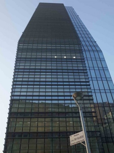 Piazza Lina Bo Bardi, Varesine, Milão. Kohn Pedersen Fox Associates