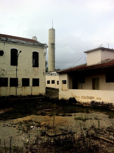 Ala abandonada do Complexo Hospitalar do Juquery