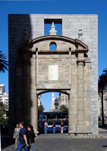 Puerta de la Ciudadela, nov. 2013