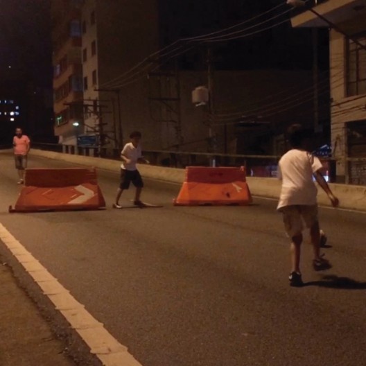 Elevado João Goulart (Minhocão), São Paulo SP Brasil, 1971. O design insuficiente: espaços disponíveis e o exercício transgressivo e inventivo