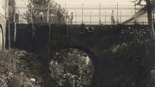 Ponte dos Contos com a grade, antes das obras, Ouro Preto MG, sem data