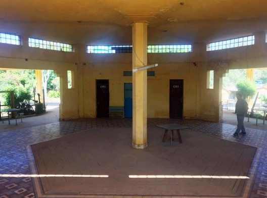 Estação de Aureliano Mourão, espaço central hexagonal