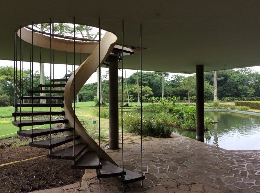 Residência Olivo Gomes, escada e jardins, São José dos Campos