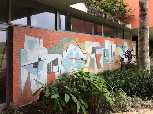 Residência Olivo Gomes, painel de Burle Marx no pavimento inferior, São José dos Campos