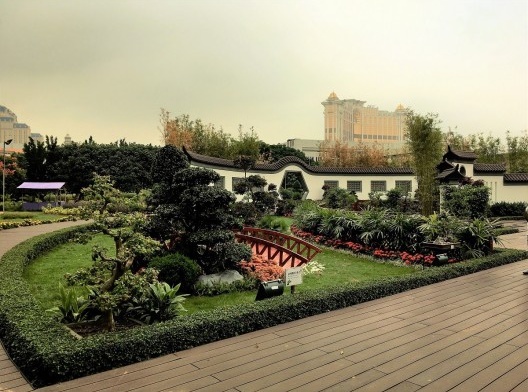 Macau, Jardins no Largo do Carmo. Ao fundo os cassinos de Taipa, 12/10/2016